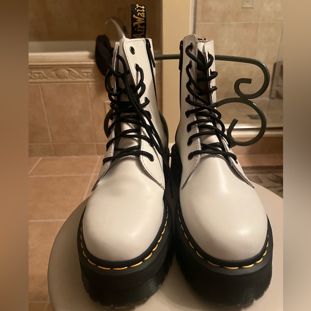 Dr Marten Combat Boots in white, size 9, used